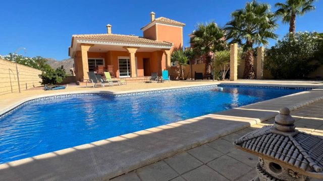 Beautiful villa with private pool and solarium in La Montañosa Hondón de las Nieves