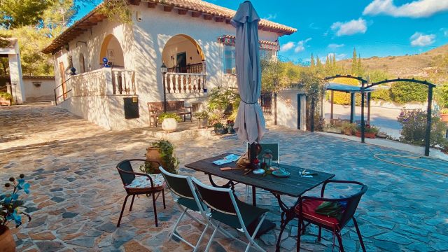 Encantadora villa con piscina y casita en Hondon de las Nieves