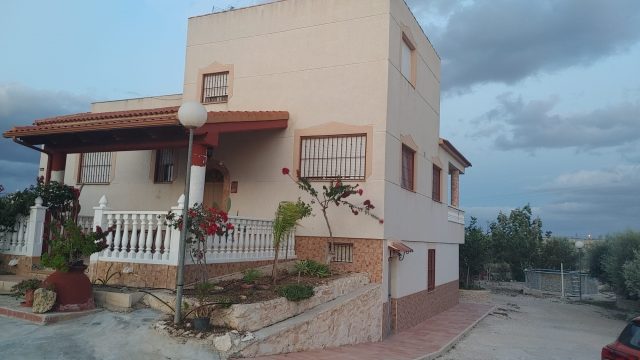 Ample maison de 5 chambres située à Salado Alto, Abanilla
