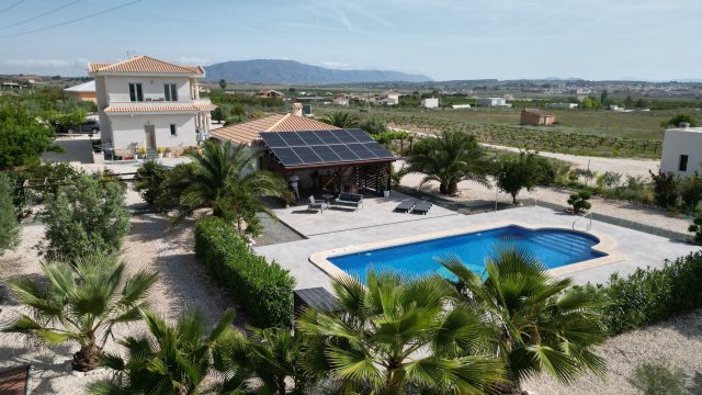 Villa de campagne élégante avec maison d’amis, piscine et oliveraie près de Pinoso