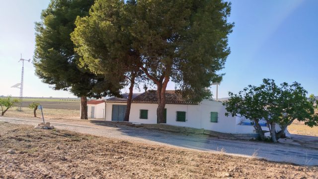 Finca avec un terrain de 70 000 m² à Yecla-Murcie.