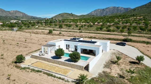 Superbe villa de style ibicenco conçue par un architecte, offrant une vue panoramique, située à Barbarroja