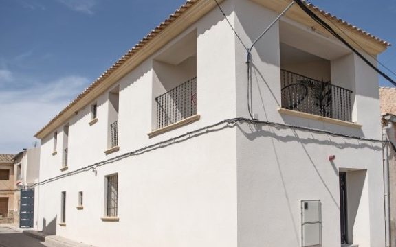 {:fr}Maison de ville pleine de charme et d'élégance à Pinoso-Alicante.{:}{:en}Townhouse with character and style in Pinoso-Alicante.{:}{:es}Casa de pueblo con carácter y estilo en Pinoso-Alicante.{:}{:de}Ein Dorfhaus mit Charakter und Stil in Pinoso-Alicante.{:}{:nl}Dorpswoning met karakter en stijl in Rodriguillo-Pinoso-Alicante.{:}