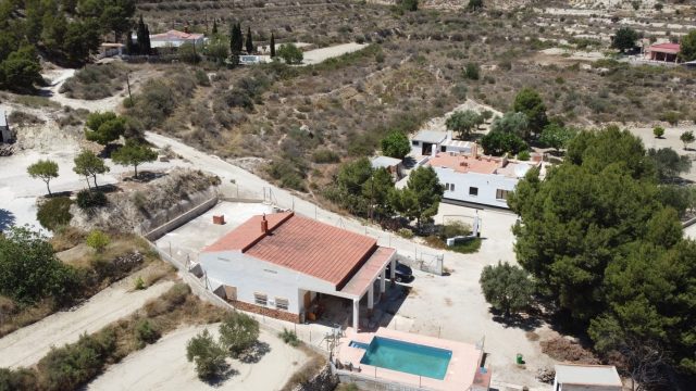 Finca en partie rénovée dans un endroit exceptionnel proche de Crevillente
