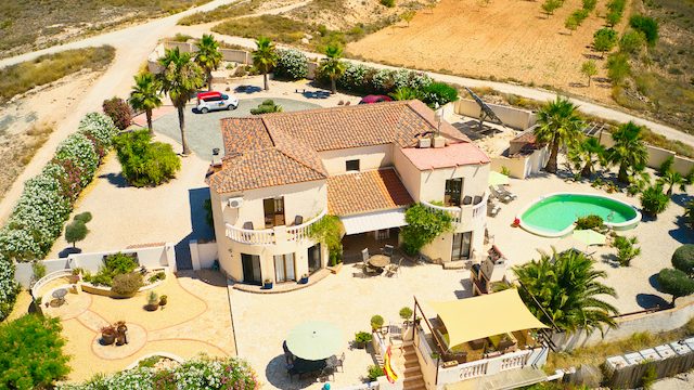Villa extraordinaire avec piscine, 6 chambres et 6 salles de bains  a vendre à Barbarroja