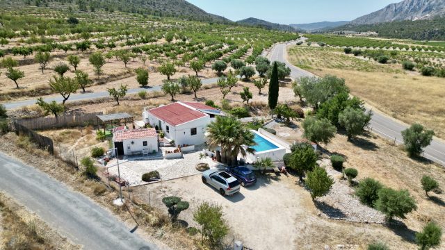 Charmante Villa de Campagne avec Maison Troglodyte Privée, Piscine et Installation Solaire de 3 kW près d&rsquo;Algueña, Alicante