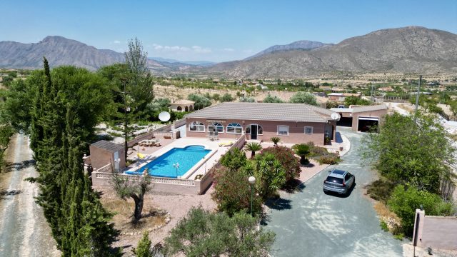 Superbe Villa Indépendante de Trois Chambres avec Piscine Privée de 10 x 5 Mètres, Double Garage et Vue Dégagée à Hondón de los Frailes, Alicante