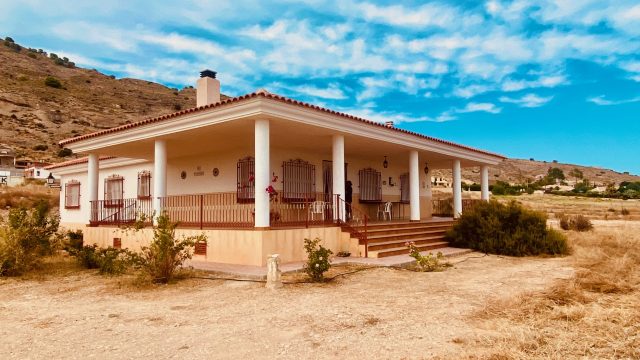 Villa de très grande qualité de 273m² en vente à Fortuna