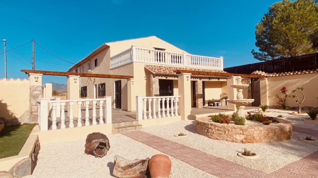 Propriété espagnole exceptionnelle, entièrement rénovée, appartements a part, à Barinas