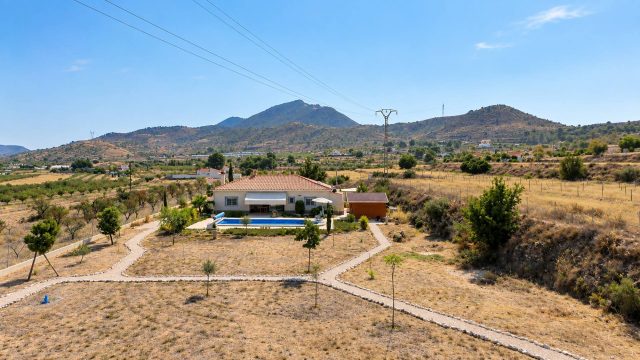 Villa avec piscine et vue sur les montagnes à Hondón de los Frailes