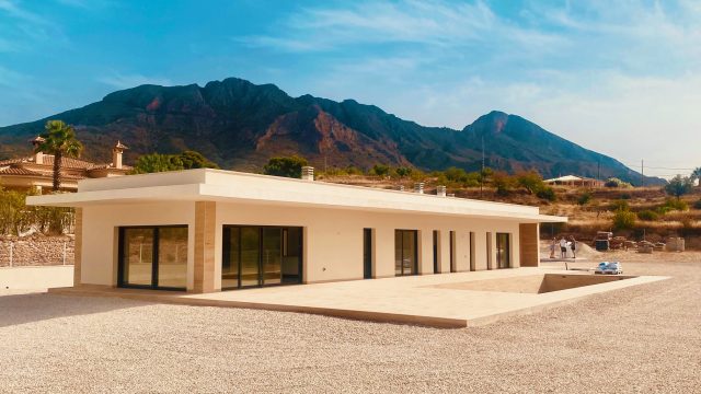 Superbe nouvelle construction 3ch et piscine privée à fortuna