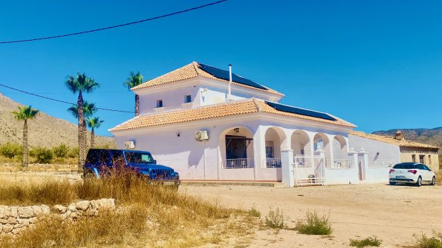 Grande villa avec belles vues sur la vallée à Macisvenda